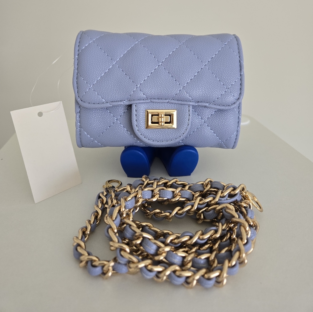 Diamond patterned wallet on chain